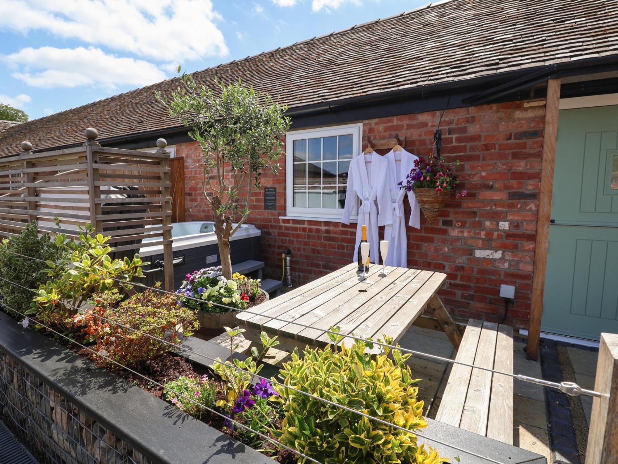 The Hay Barn Villa Chester Buitenkant foto